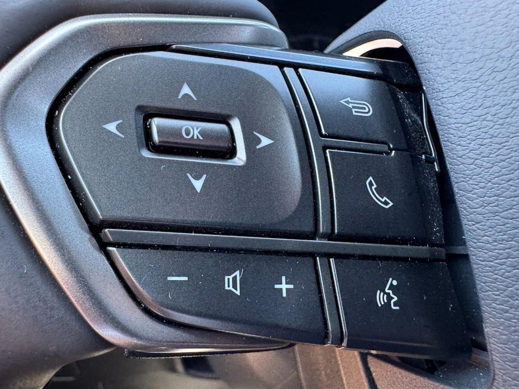Lexus TX Vehicle Full-screen Gallery Image 18
