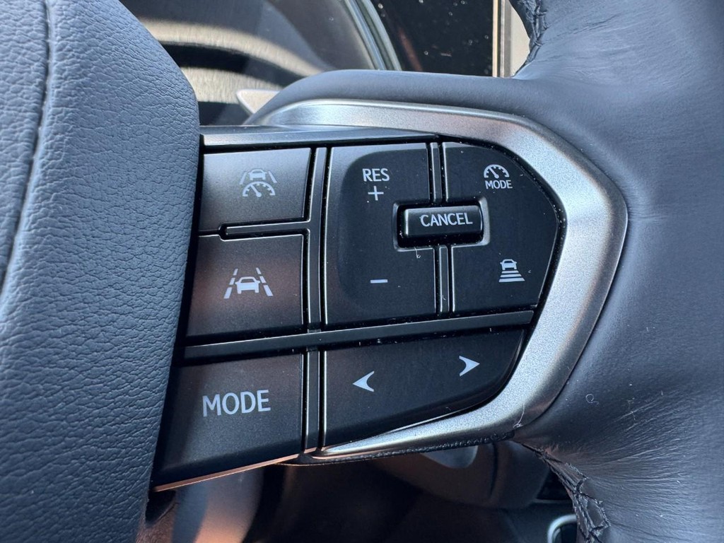 Lexus TX Vehicle Full-screen Gallery Image 19