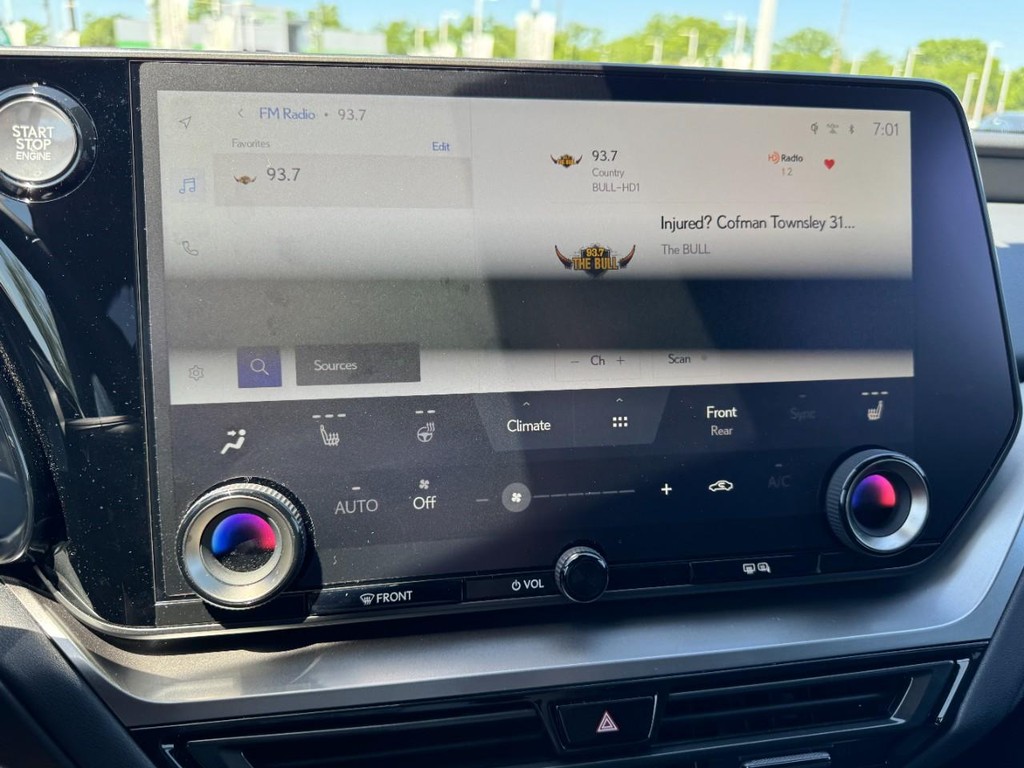 Lexus TX Vehicle Full-screen Gallery Image 20