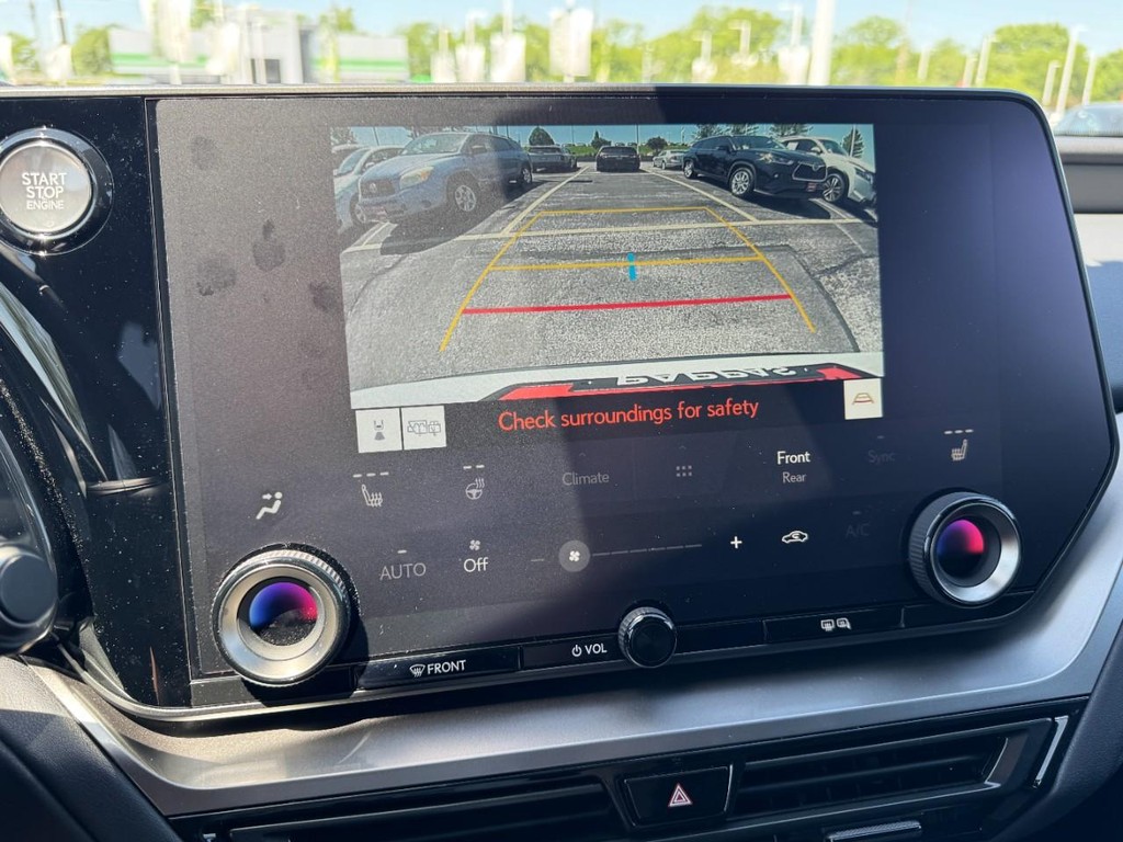 Lexus TX Vehicle Full-screen Gallery Image 21