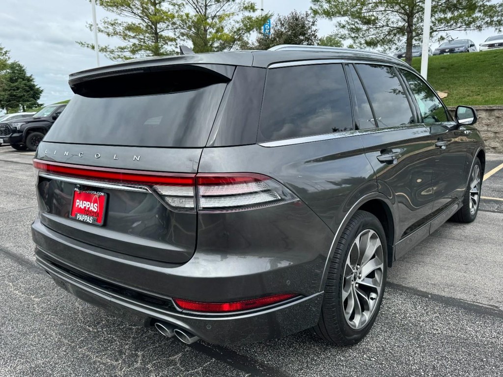 Lincoln Aviator Vehicle Full-screen Gallery Image 03