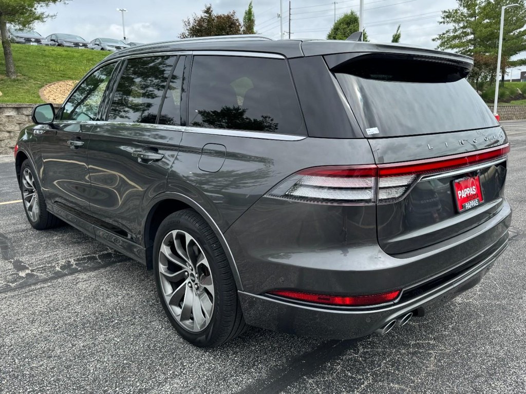 Lincoln Aviator Vehicle Full-screen Gallery Image 05