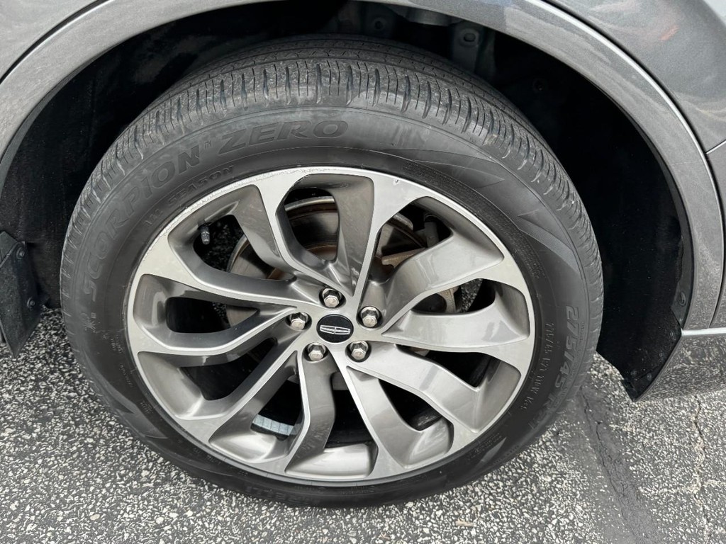 Lincoln Aviator Vehicle Full-screen Gallery Image 07