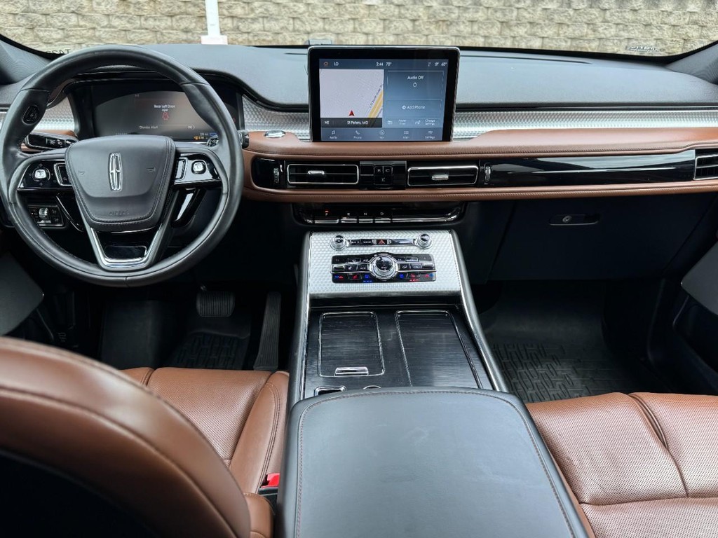 Lincoln Aviator Vehicle Full-screen Gallery Image 13