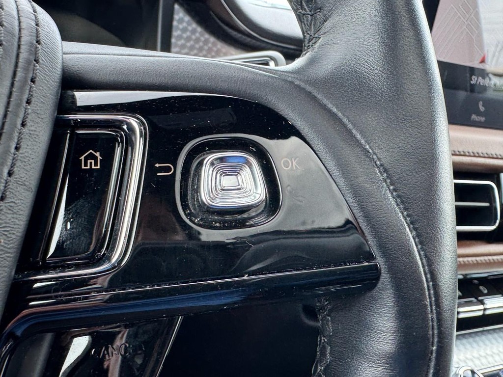 Lincoln Aviator Vehicle Full-screen Gallery Image 19