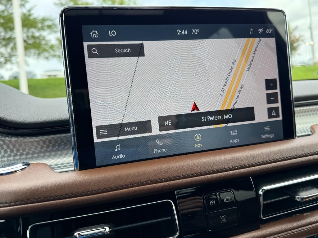 Lincoln Aviator Vehicle Full-screen Gallery Image 22