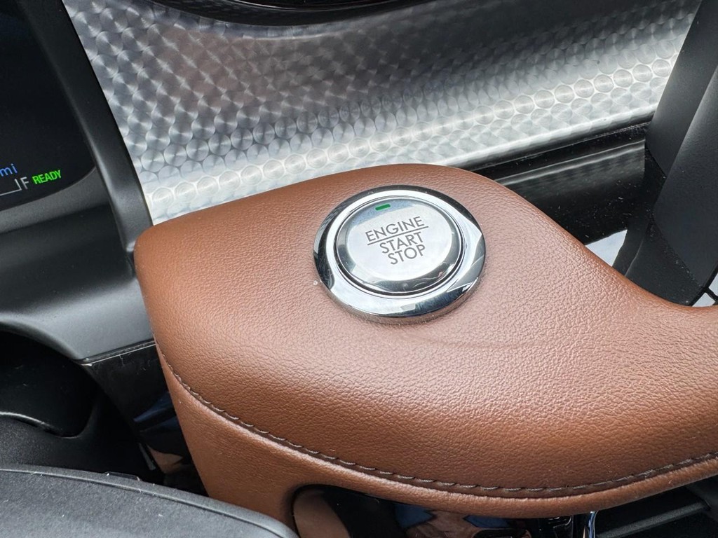 Lincoln Aviator Vehicle Full-screen Gallery Image 24