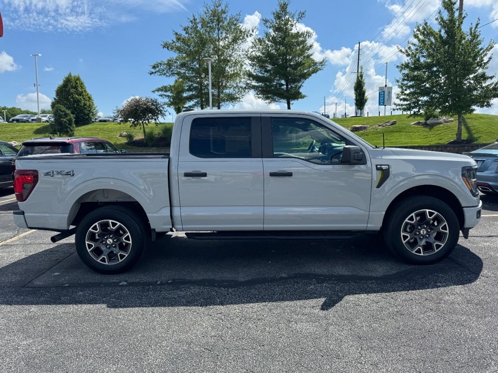 Ford F-150 Vehicle Full-screen Gallery Image 02