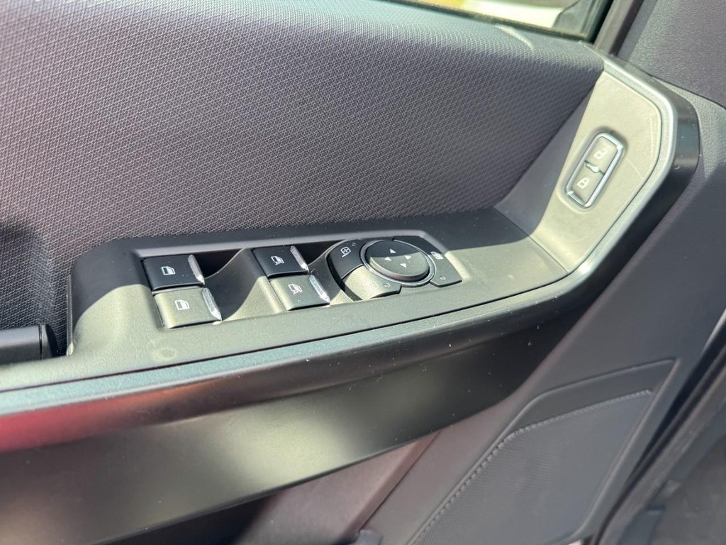 Ford F-150 Vehicle Full-screen Gallery Image 15
