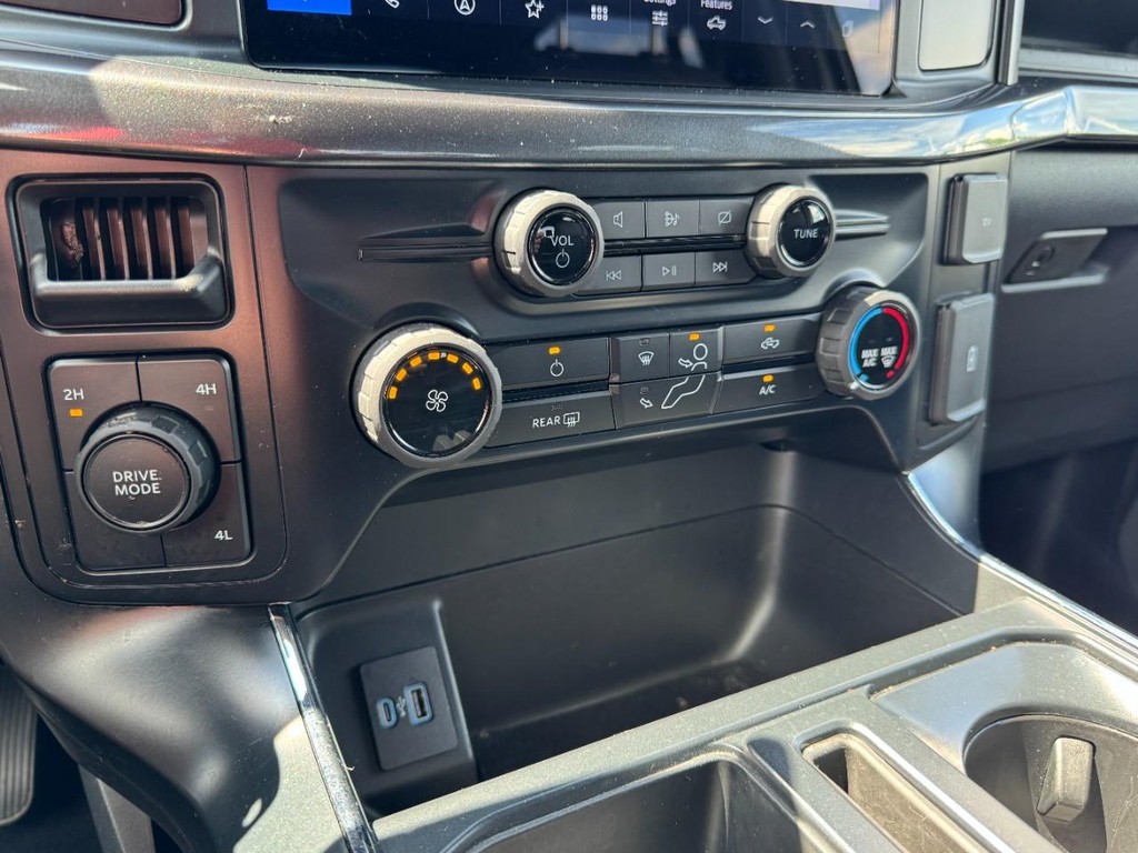 Ford F-150 Vehicle Full-screen Gallery Image 18