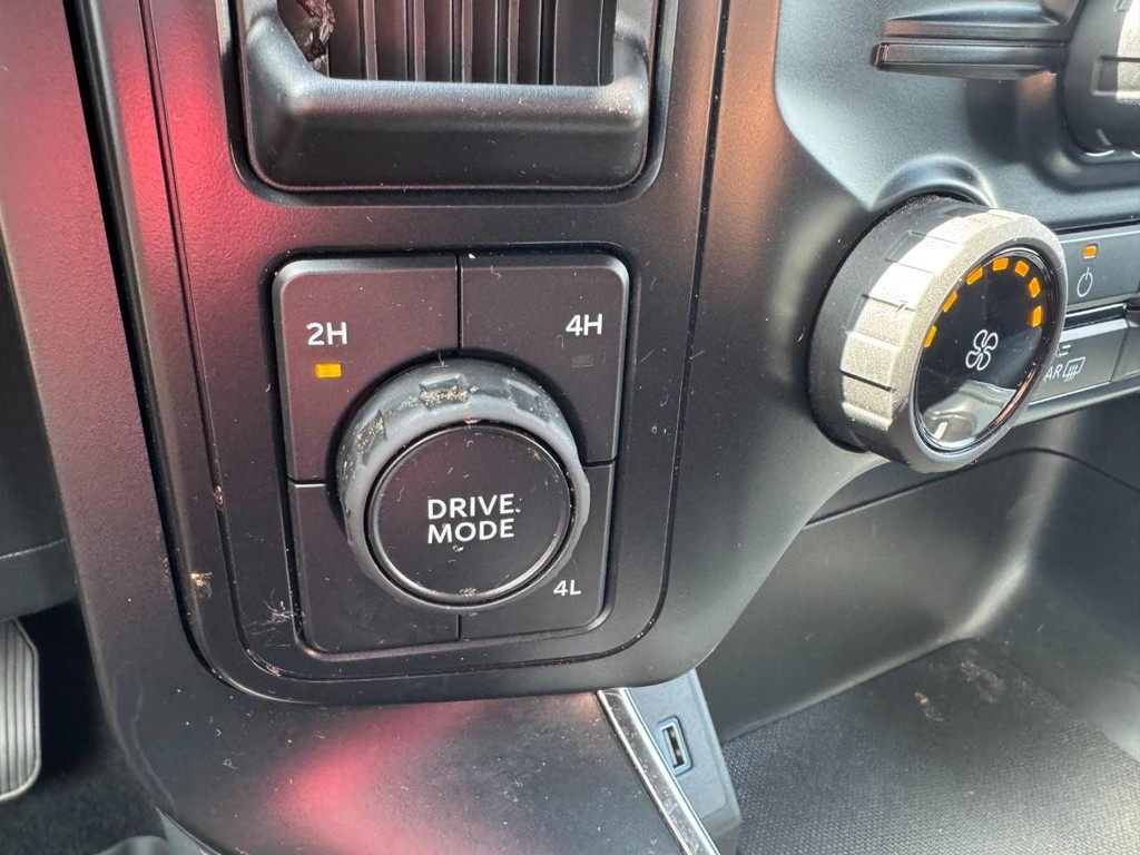 Ford F-150 Vehicle Full-screen Gallery Image 22