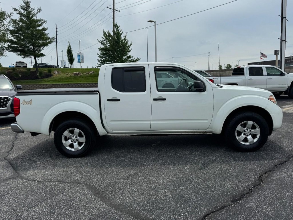 Nissan Frontier Vehicle Full-screen Gallery Image 02