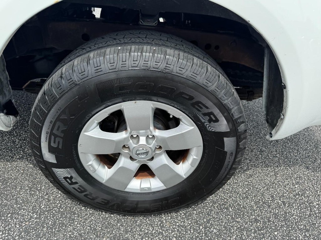 Nissan Frontier Vehicle Full-screen Gallery Image 06