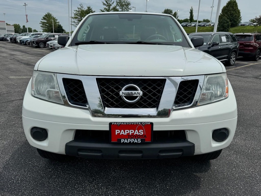 Nissan Frontier Vehicle Full-screen Gallery Image 09