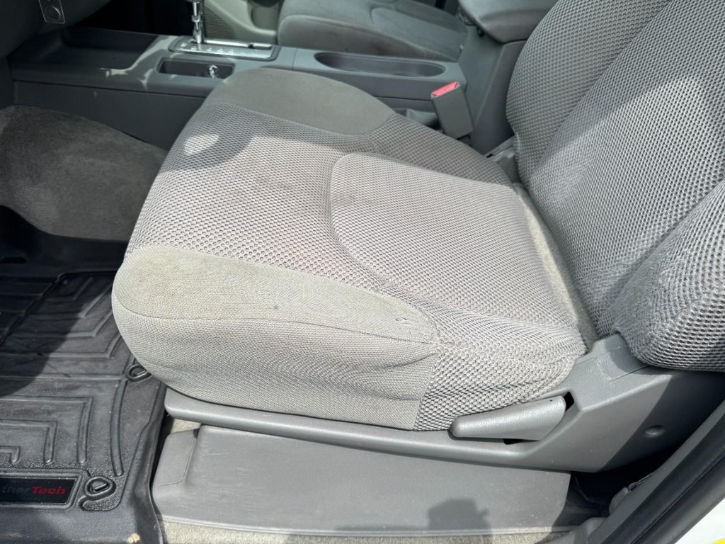 Nissan Frontier Vehicle Full-screen Gallery Image 14