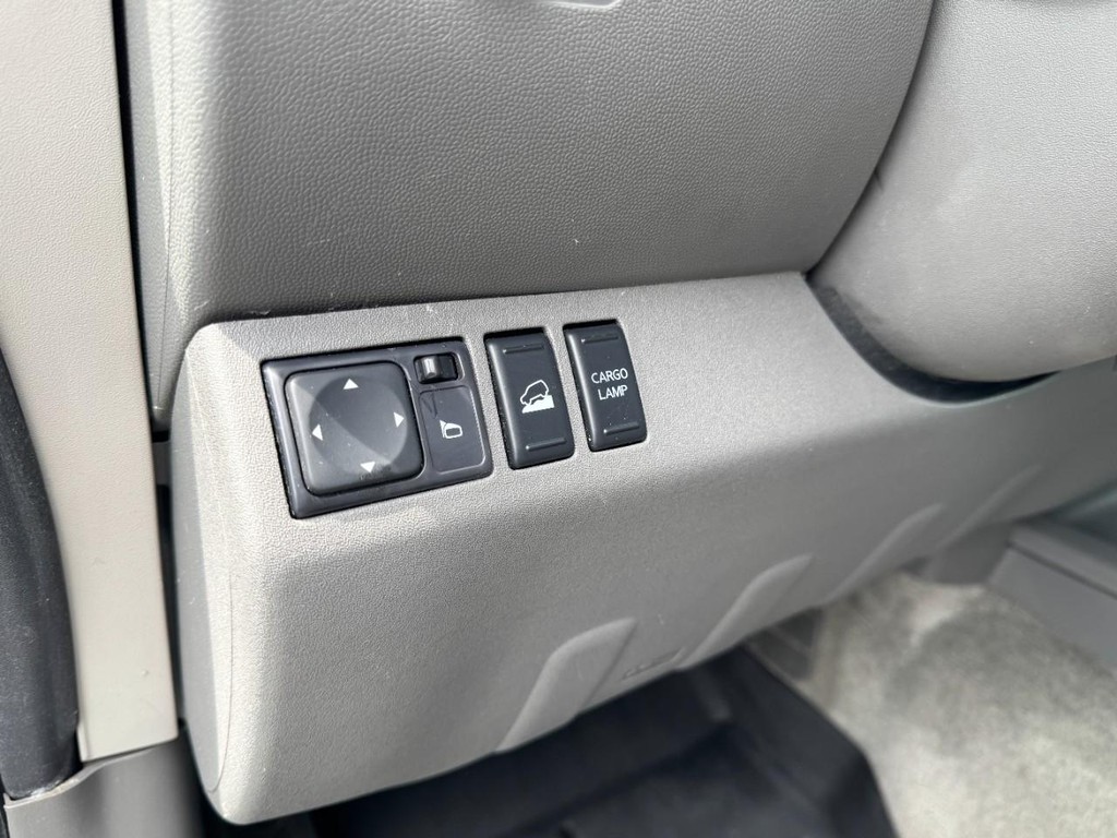 Nissan Frontier Vehicle Full-screen Gallery Image 16