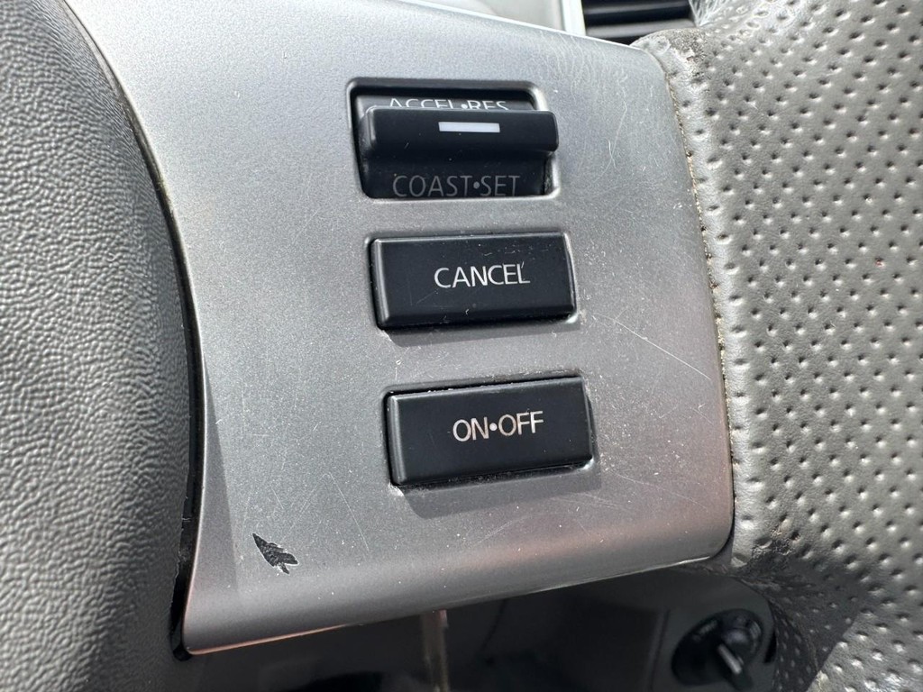 Nissan Frontier Vehicle Full-screen Gallery Image 18