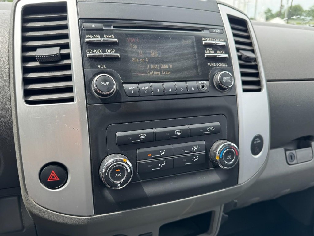 Nissan Frontier Vehicle Full-screen Gallery Image 19