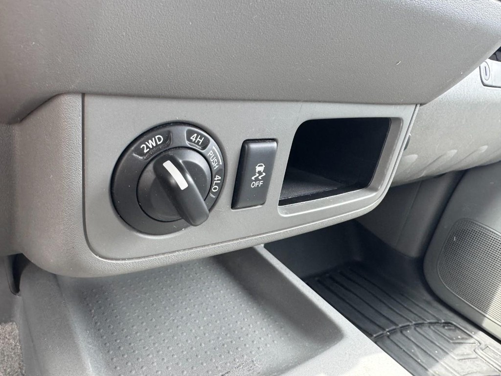 Nissan Frontier Vehicle Full-screen Gallery Image 20