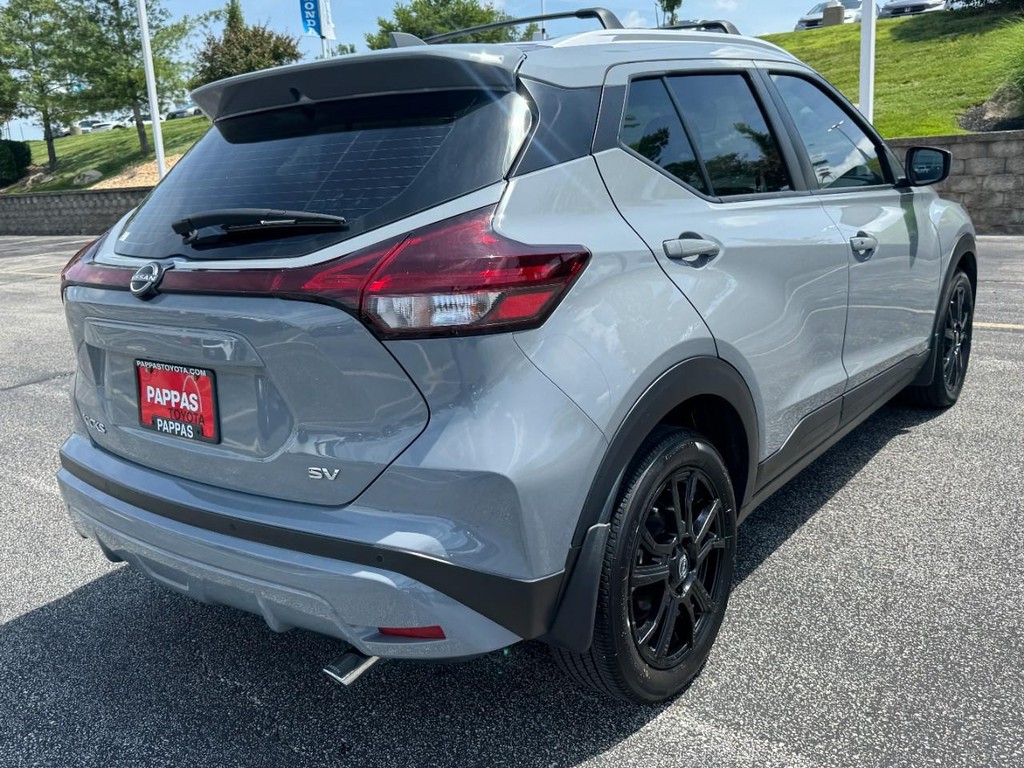Nissan Kicks Vehicle Full-screen Gallery Image 03
