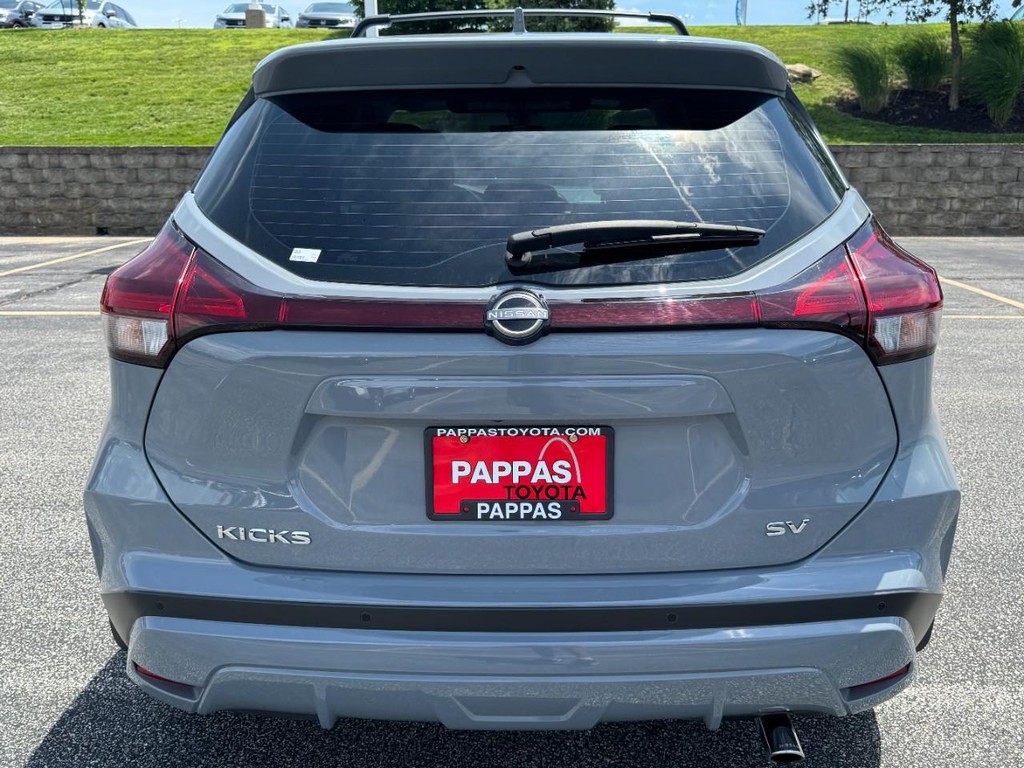 Nissan Kicks Vehicle Full-screen Gallery Image 04