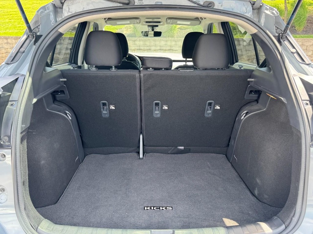 Nissan Kicks Vehicle Full-screen Gallery Image 06