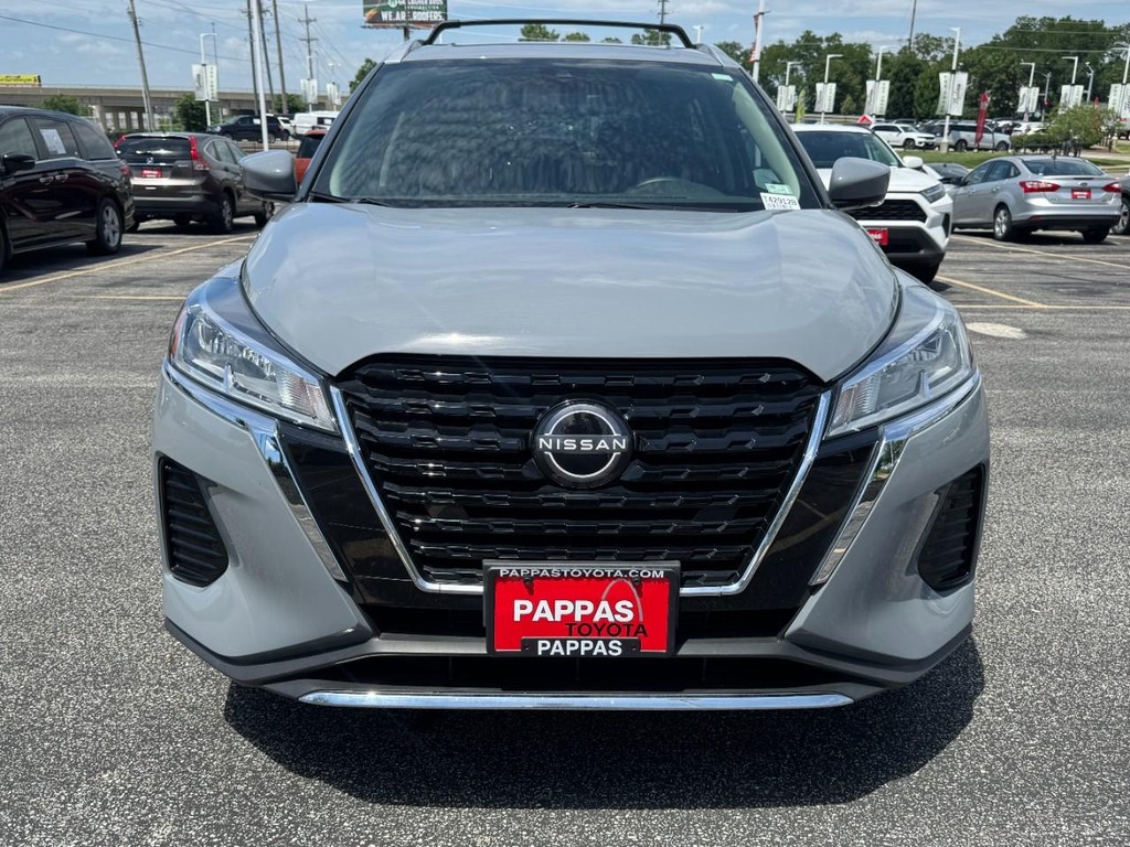 Nissan Kicks Vehicle Full-screen Gallery Image 09