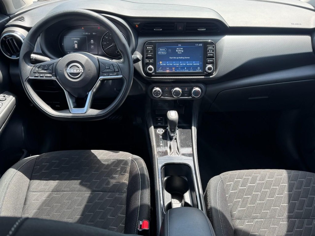 Nissan Kicks Vehicle Full-screen Gallery Image 11