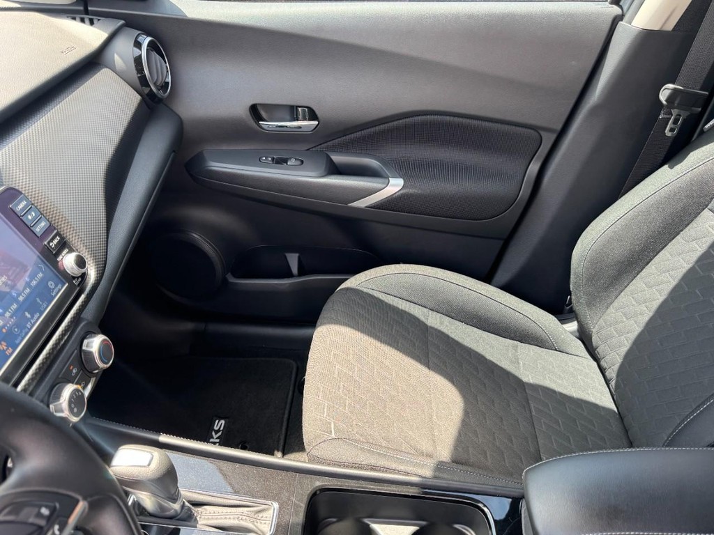 Nissan Kicks Vehicle Full-screen Gallery Image 13