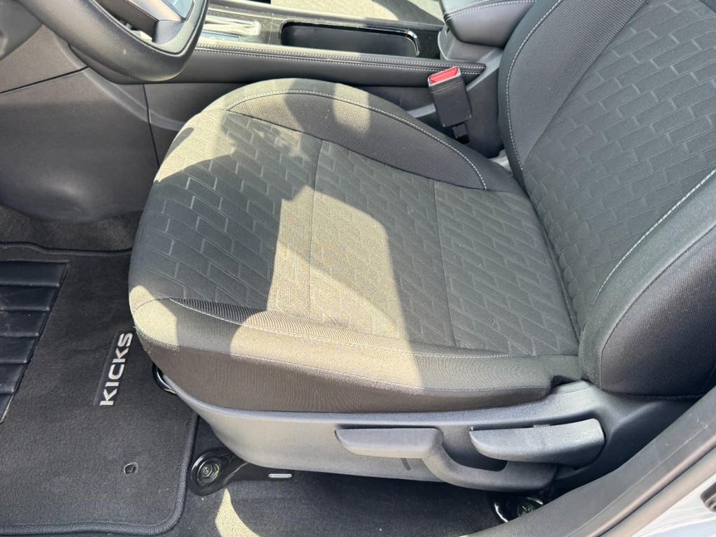 Nissan Kicks Vehicle Full-screen Gallery Image 14