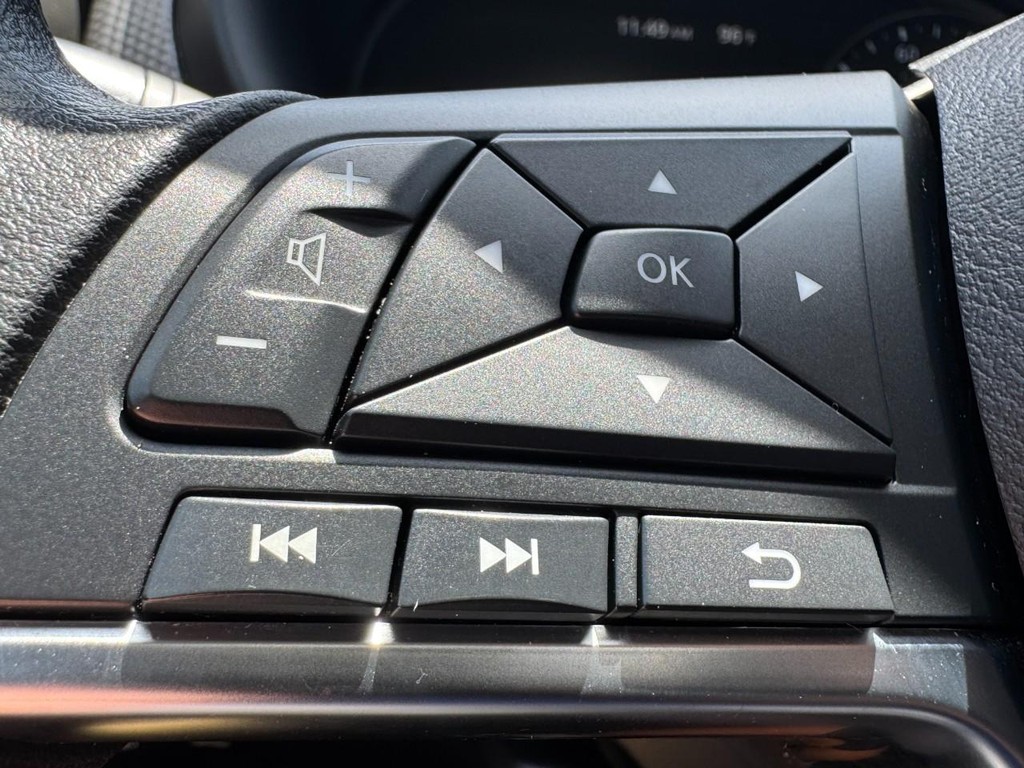 Nissan Kicks Vehicle Full-screen Gallery Image 16