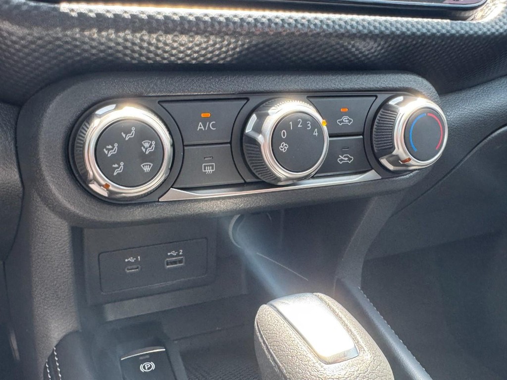 Nissan Kicks Vehicle Full-screen Gallery Image 18