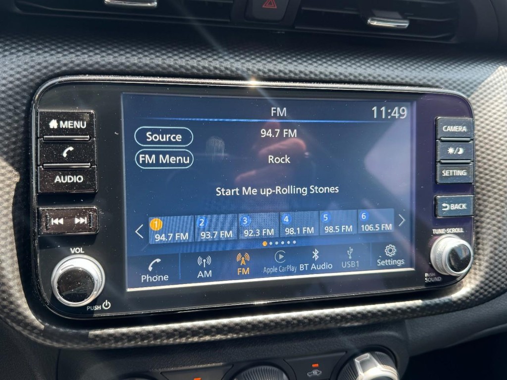 Nissan Kicks Vehicle Full-screen Gallery Image 19