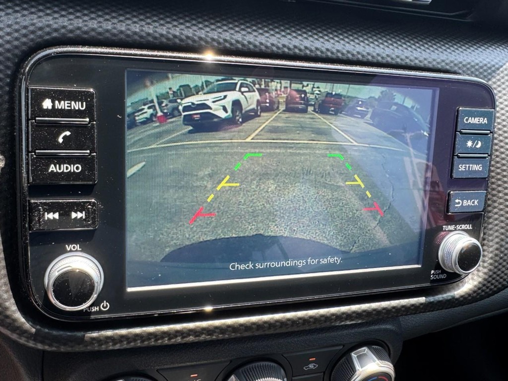 Nissan Kicks Vehicle Full-screen Gallery Image 20