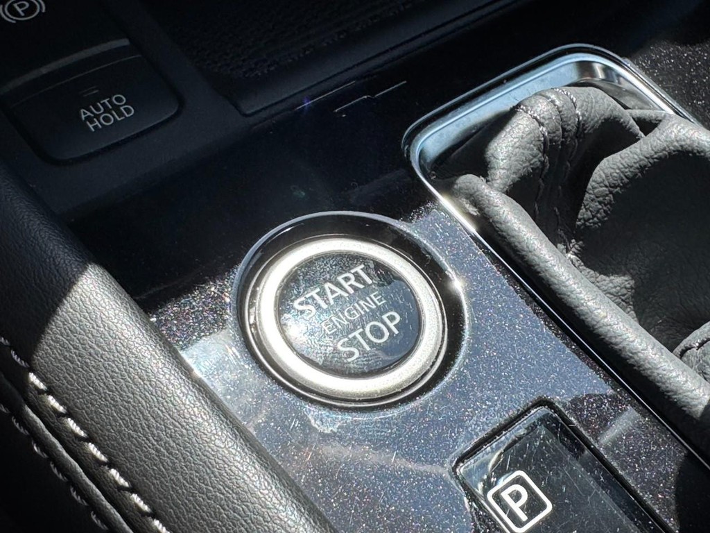 Nissan Kicks Vehicle Full-screen Gallery Image 21