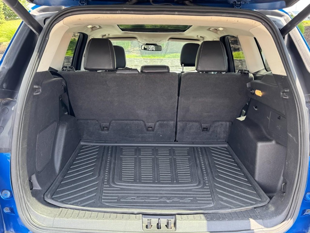 Ford Escape Vehicle Full-screen Gallery Image 06