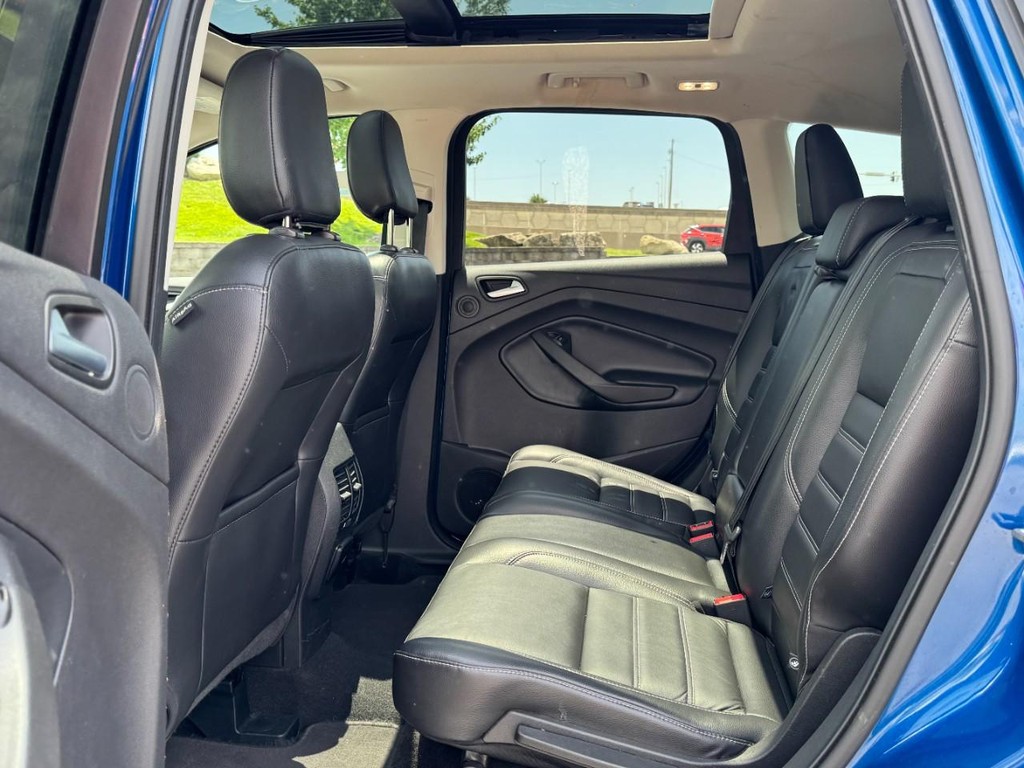Ford Escape Vehicle Full-screen Gallery Image 10
