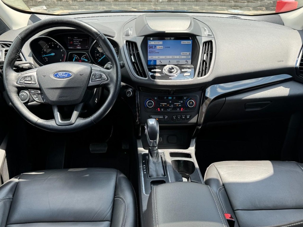 Ford Escape Vehicle Full-screen Gallery Image 12