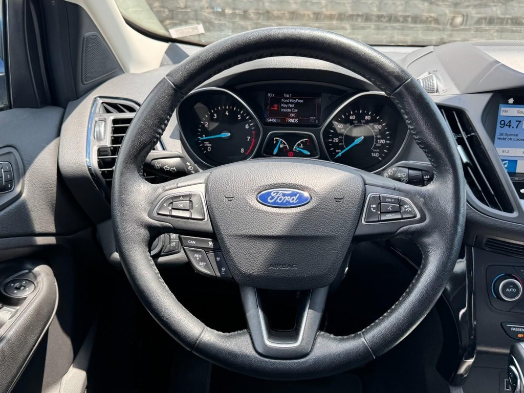 Ford Escape Vehicle Full-screen Gallery Image 13