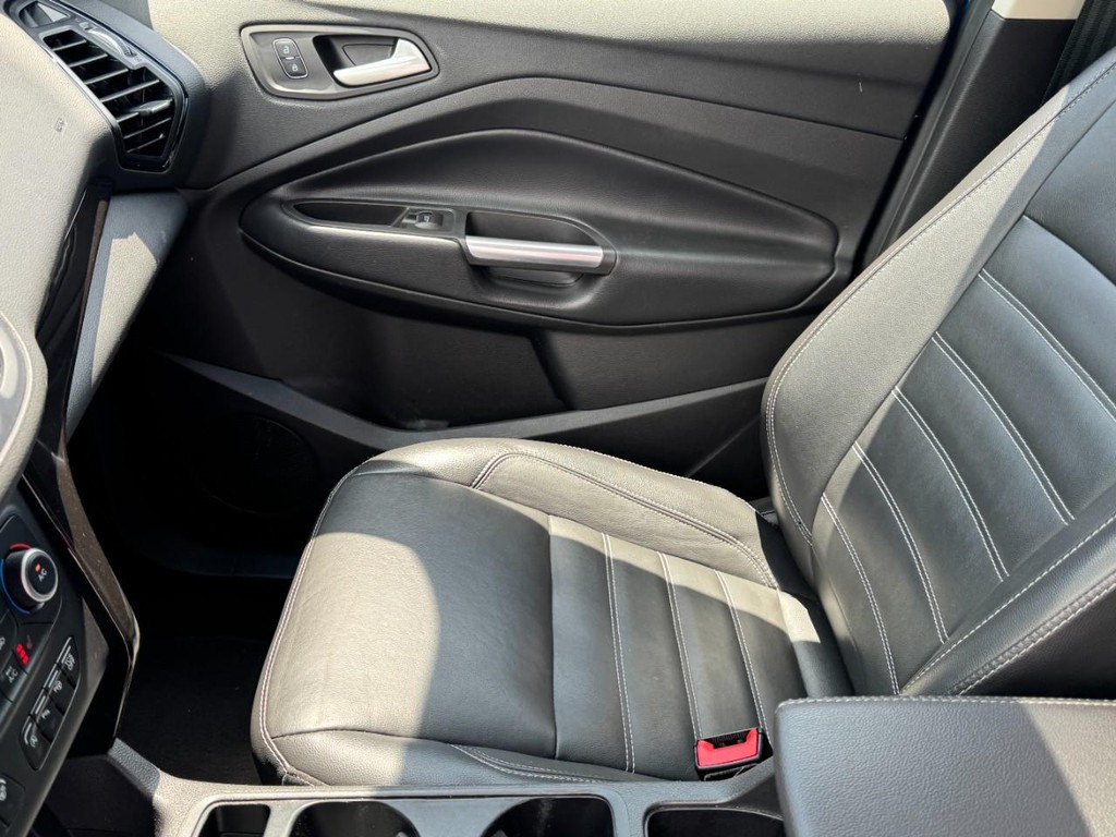 Ford Escape Vehicle Full-screen Gallery Image 14