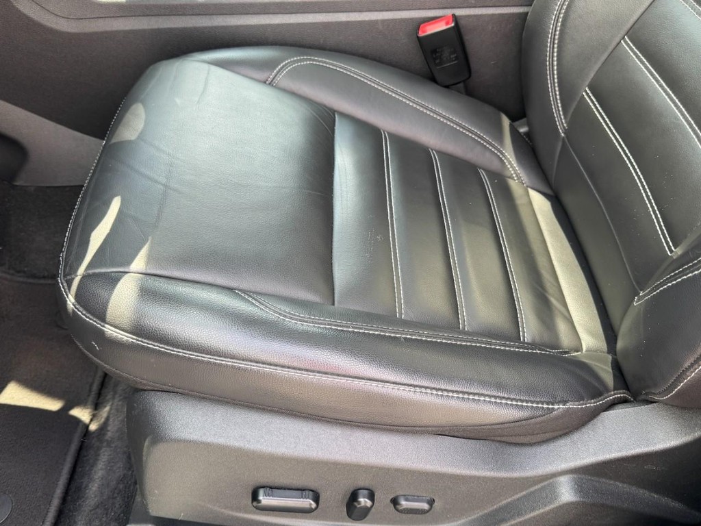 Ford Escape Vehicle Full-screen Gallery Image 15