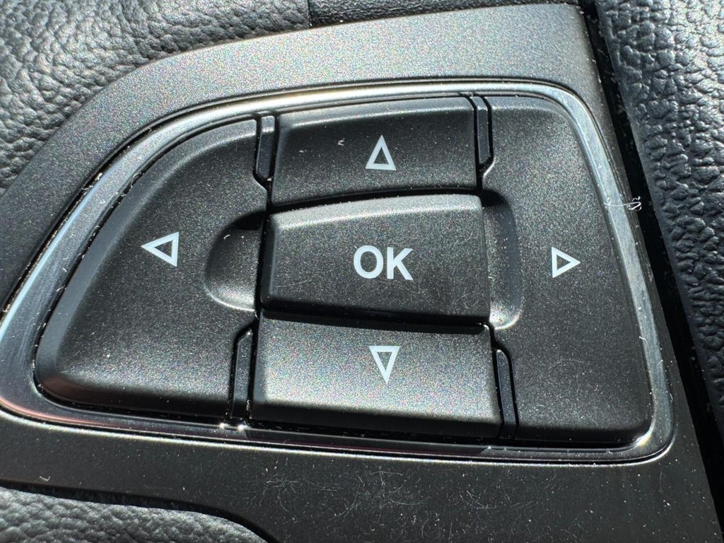Ford Escape Vehicle Full-screen Gallery Image 17