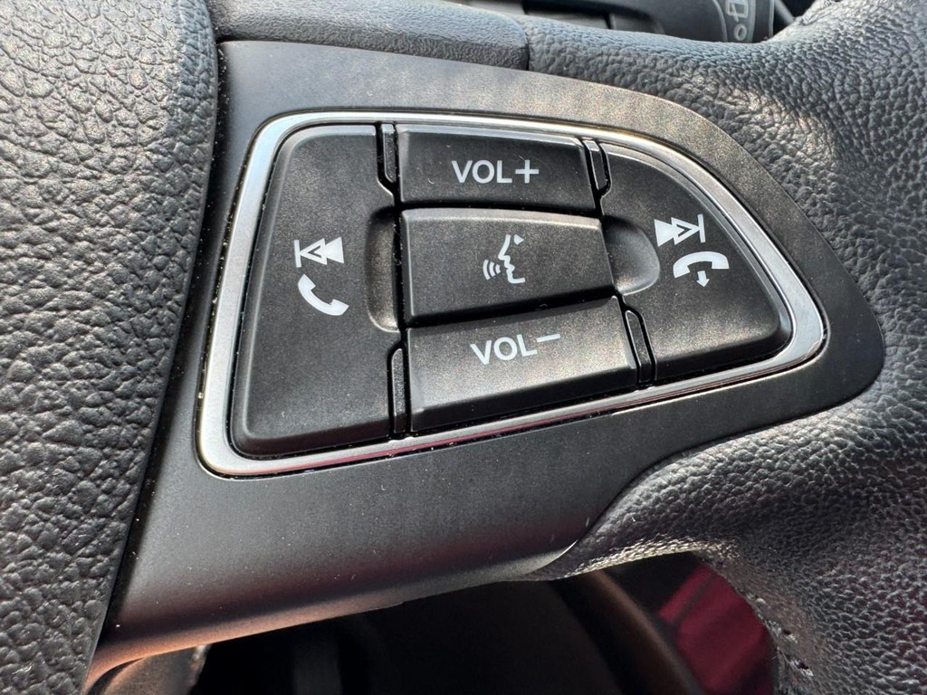 Ford Escape Vehicle Full-screen Gallery Image 18