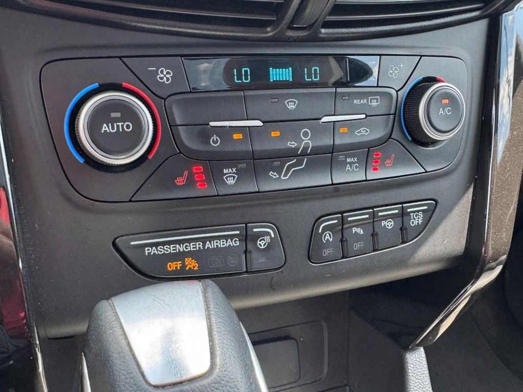Ford Escape Vehicle Full-screen Gallery Image 19