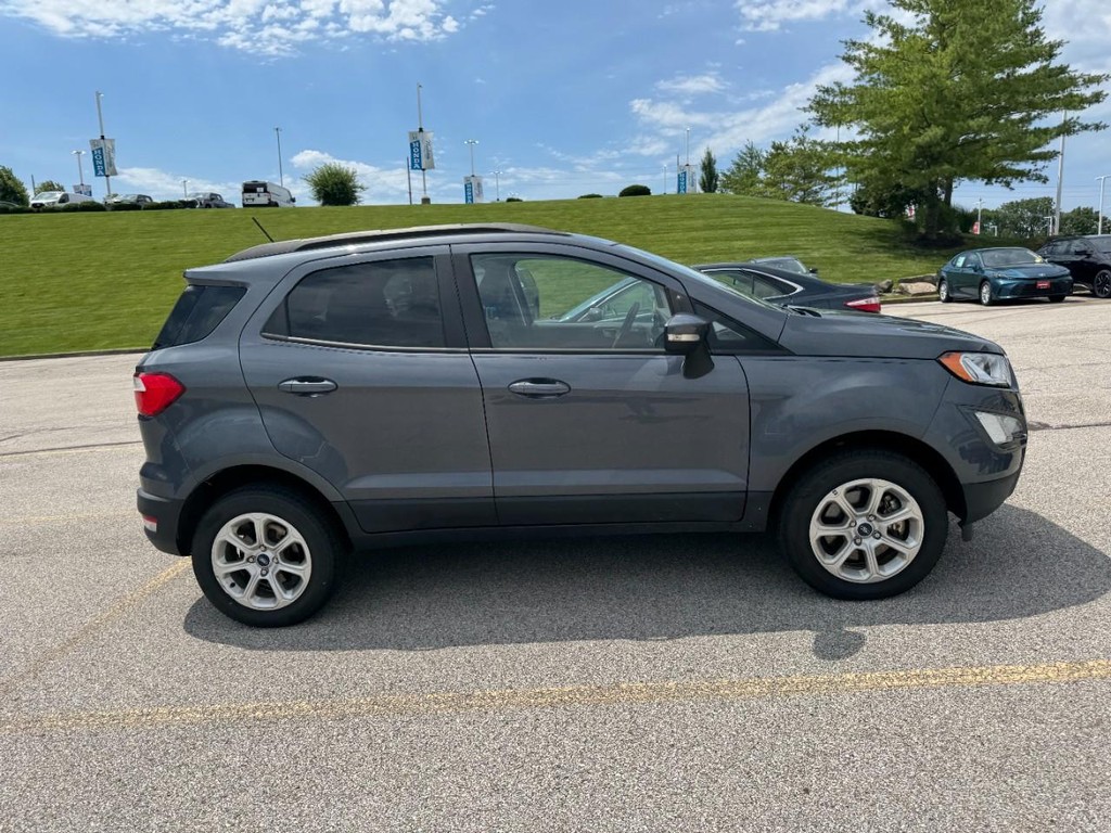 Ford EcoSport Vehicle Full-screen Gallery Image 02