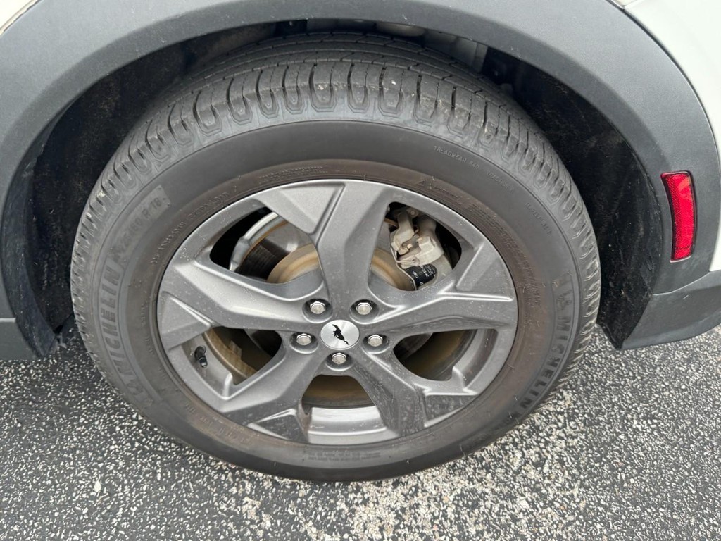 Ford Mustang Mach-E Vehicle Full-screen Gallery Image 07