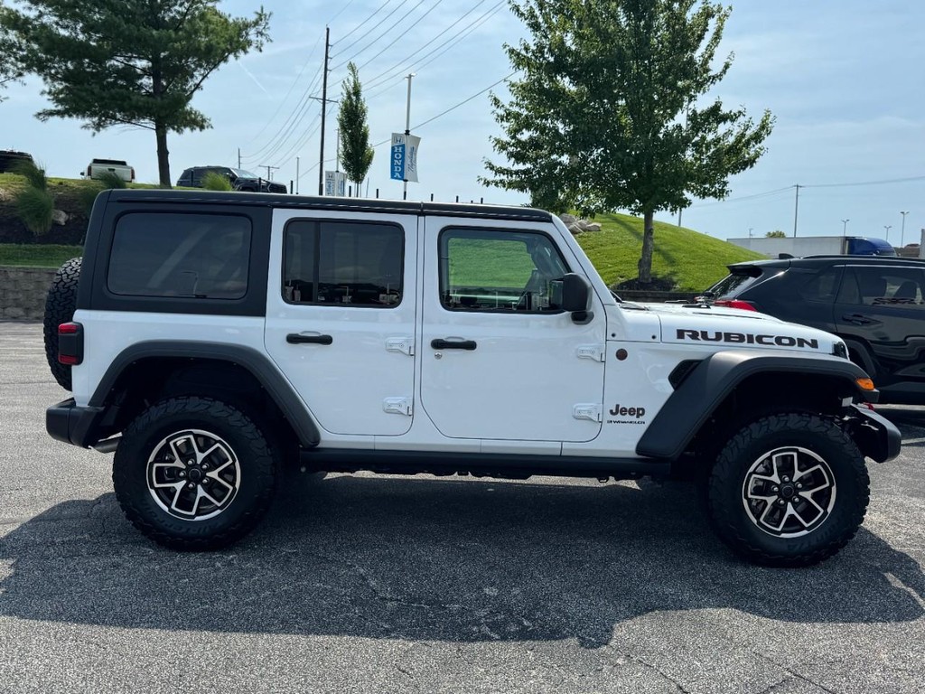 Jeep Wrangler Vehicle Full-screen Gallery Image 02