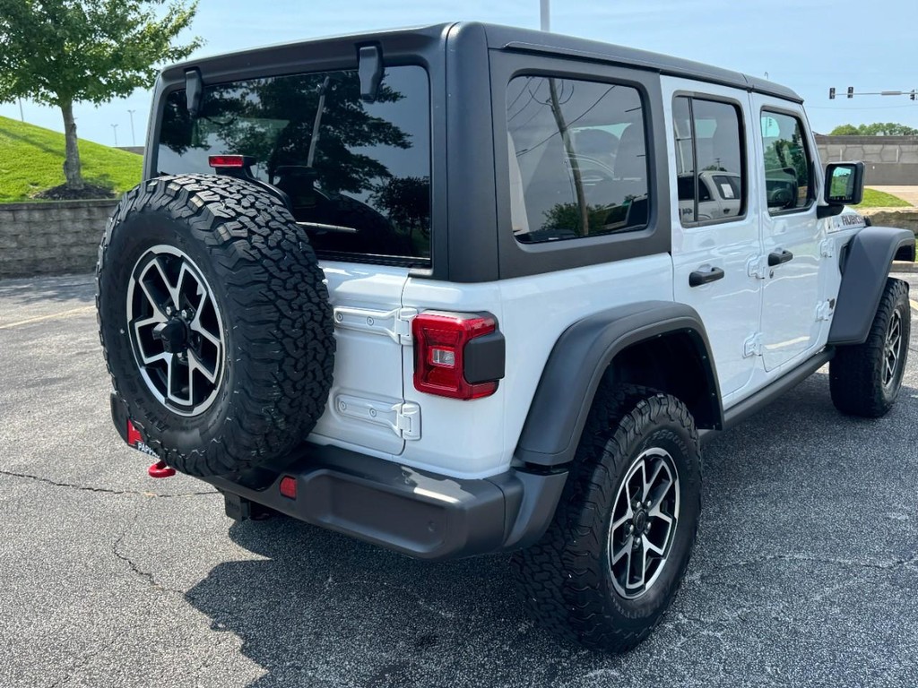 Jeep Wrangler Vehicle Full-screen Gallery Image 03