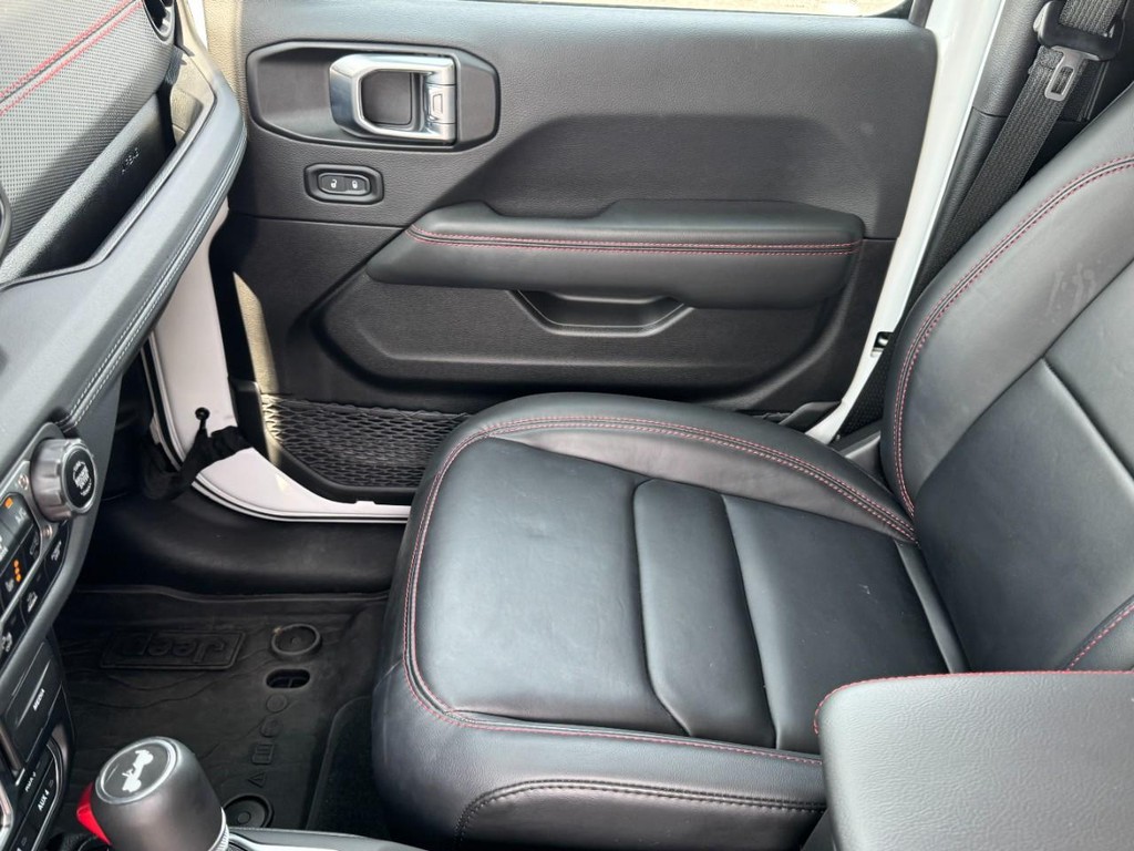Jeep Wrangler Vehicle Full-screen Gallery Image 13