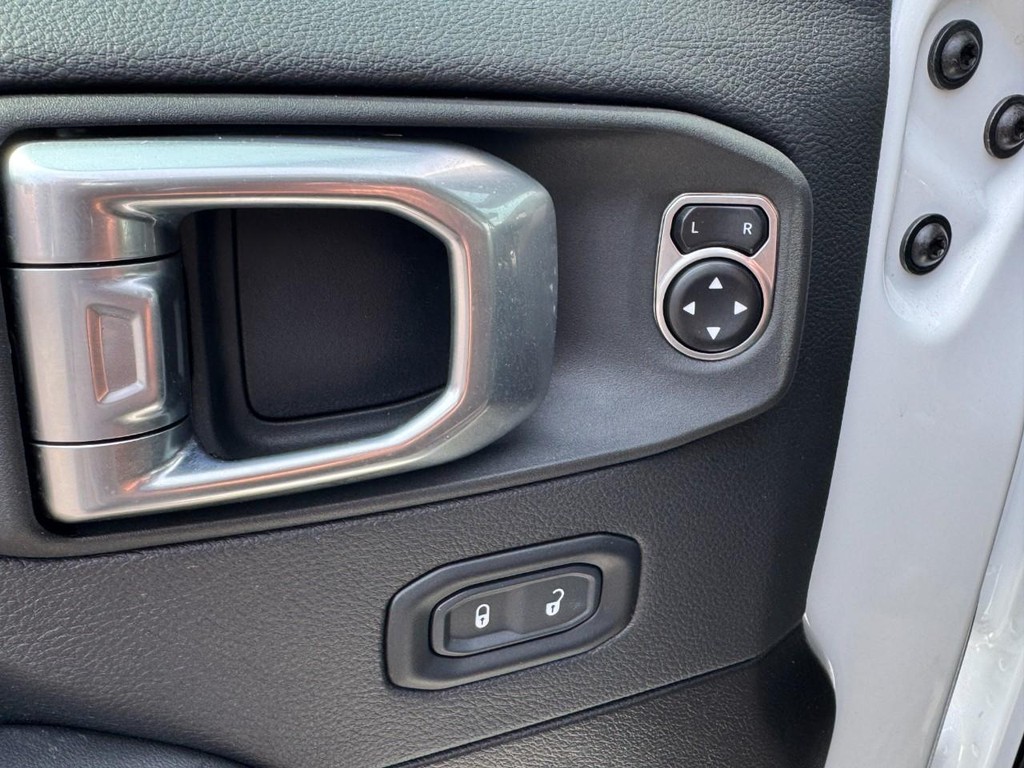 Jeep Wrangler Vehicle Full-screen Gallery Image 15
